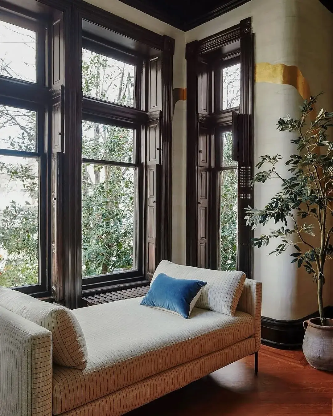 Striped daybed in dark timber bay with blue cushion